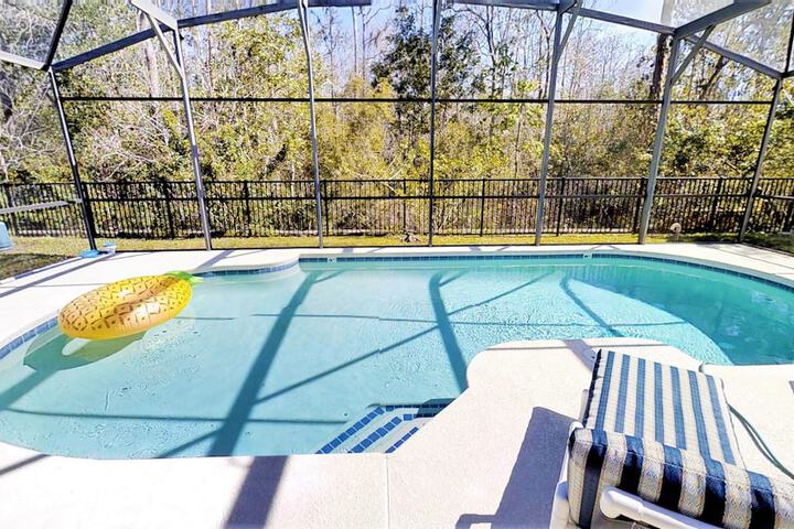 Pool 32 of 35