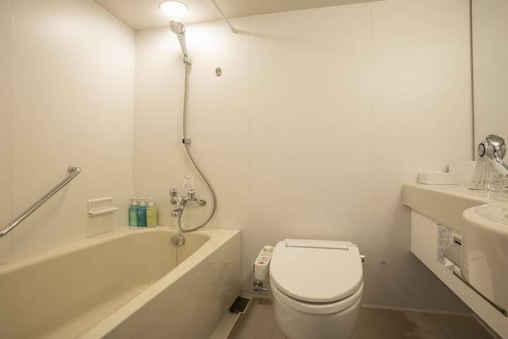 Room 15 of 16