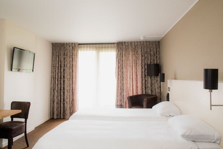 Room 11 of 46