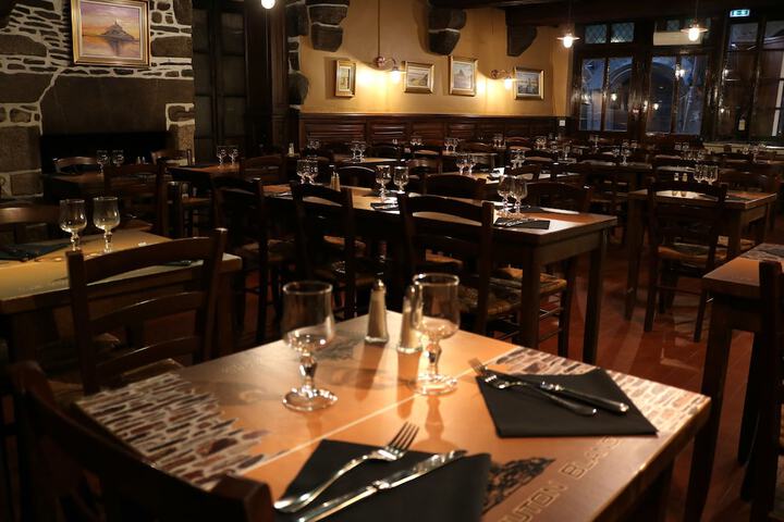 Dining 77 of 94