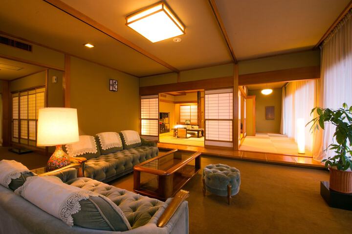 Room 6 of 37