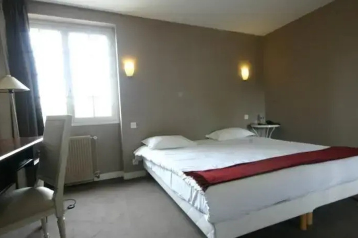 Room 5 of 11