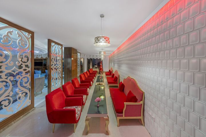 Lounge 71 of 114