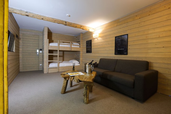 Room 14 of 34