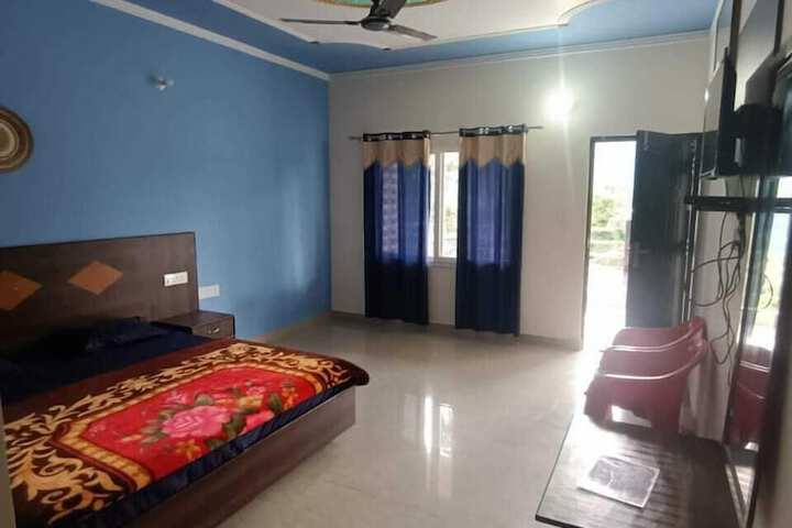 Room 14 of 37