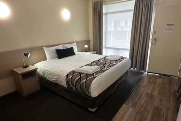 Room 14 of 27