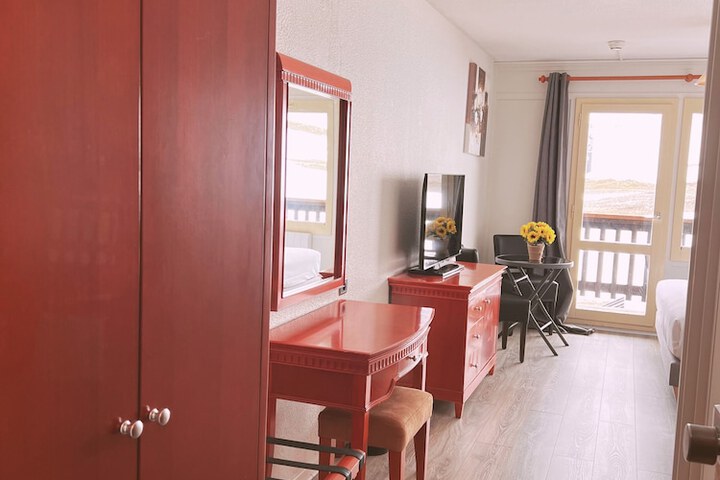 Room 16 of 128