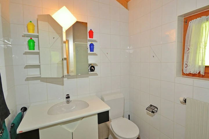 Room 4 of 14
