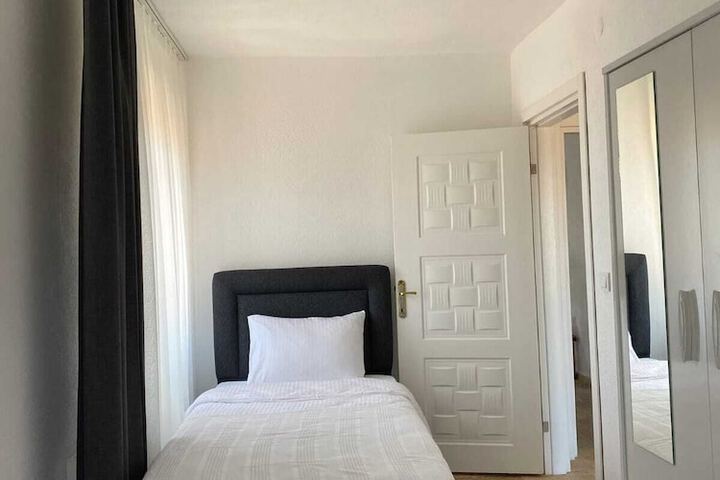 Room 2 of 34