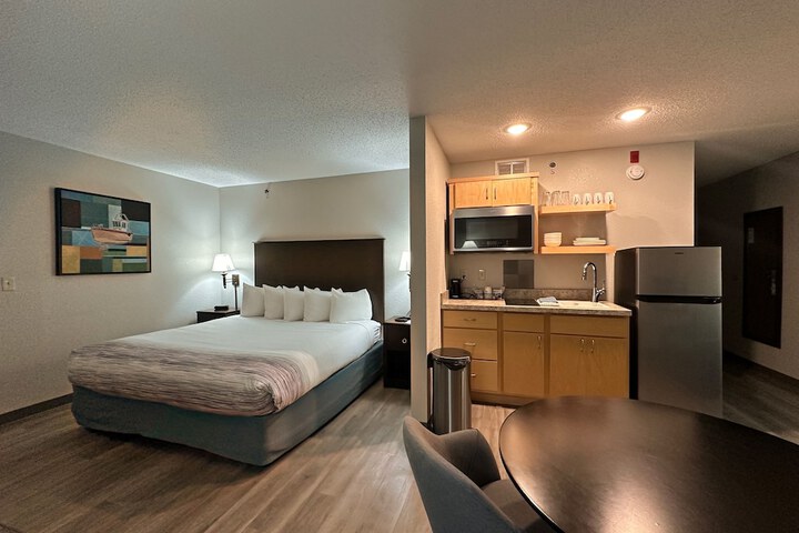 1 King Bed Mobility Accessible (39 of 40)