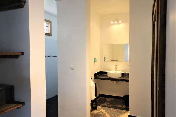 Room 12 of 79