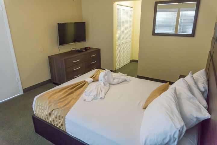 Quadruple Queen Size Bed (5 of 9)