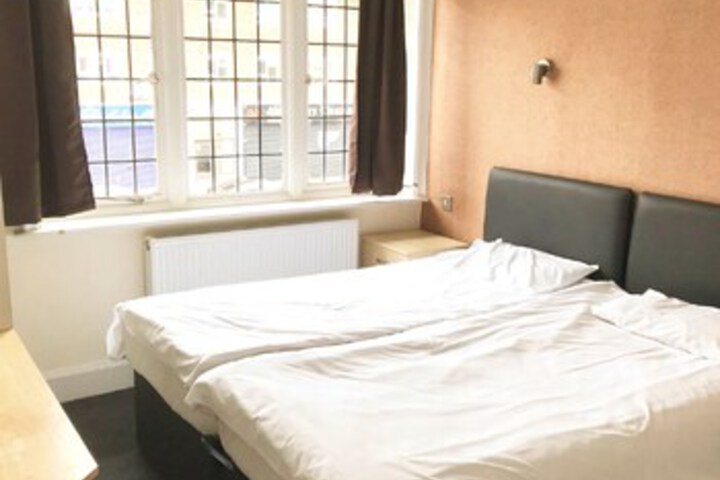 Room 14 of 19