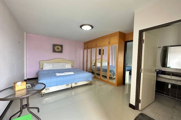 Room 16 of 27