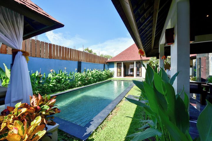 Hotel Pool