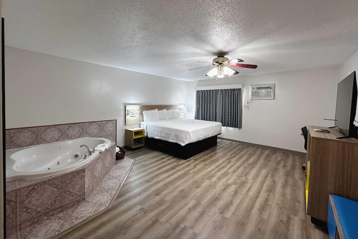 Room 17 of 34