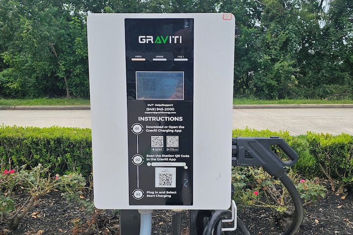 Electric vehicle charging station