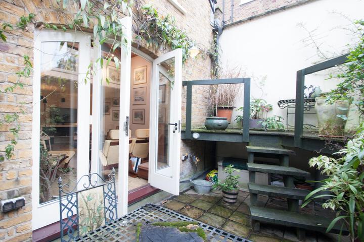Veeve Beautiful 3 Bed 3 Bath Mews House With Patio London Bridge
