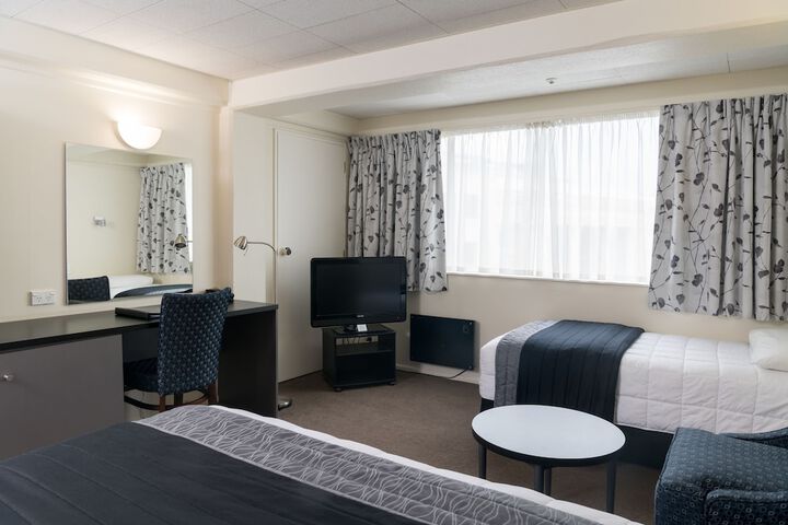 Room 15 of 33