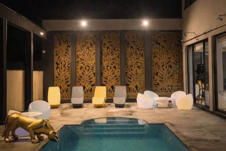 Pool 21 of 31