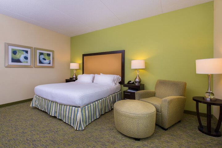 1 King Bed (3 of 26)