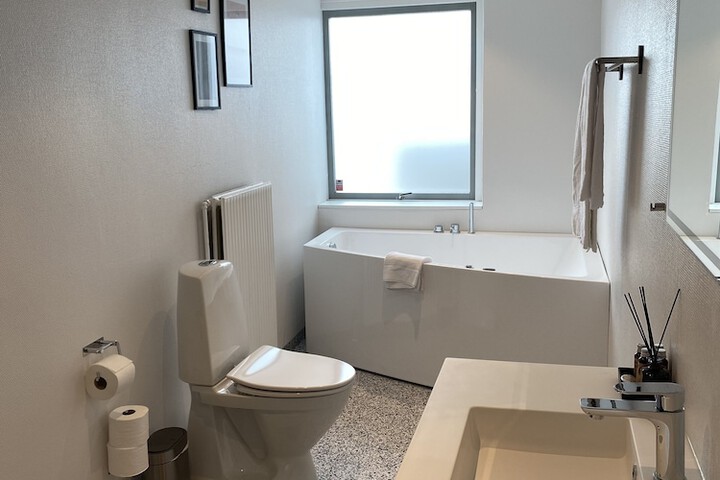Room 32 of 69