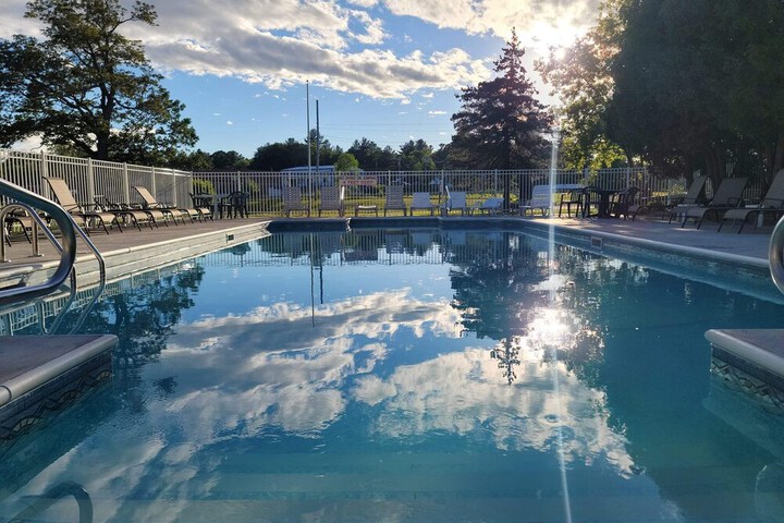 Pool 62 of 85
