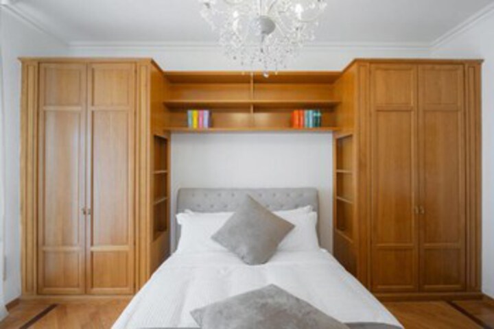 Room 9 of 28