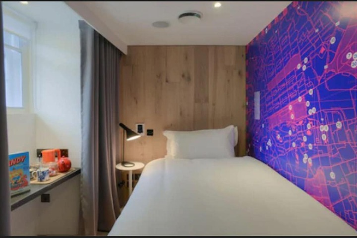 Room 28 of 59