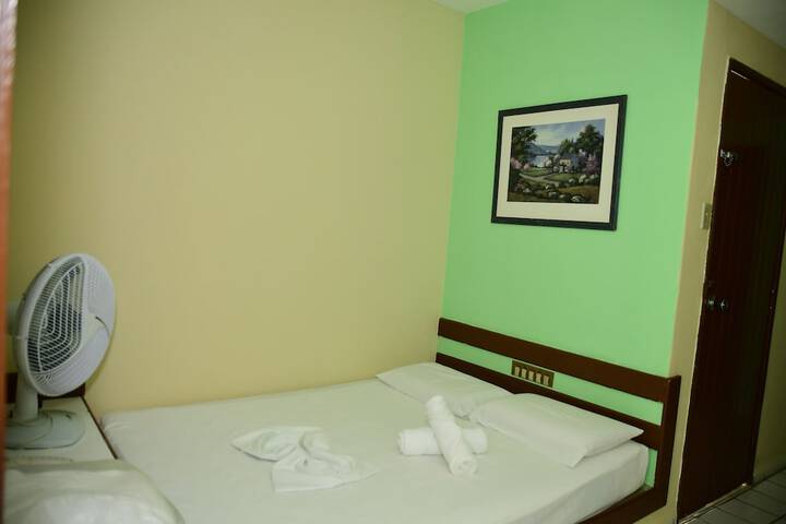 Room 6 of 82