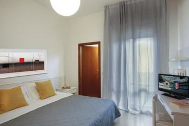 Room 12 of 18