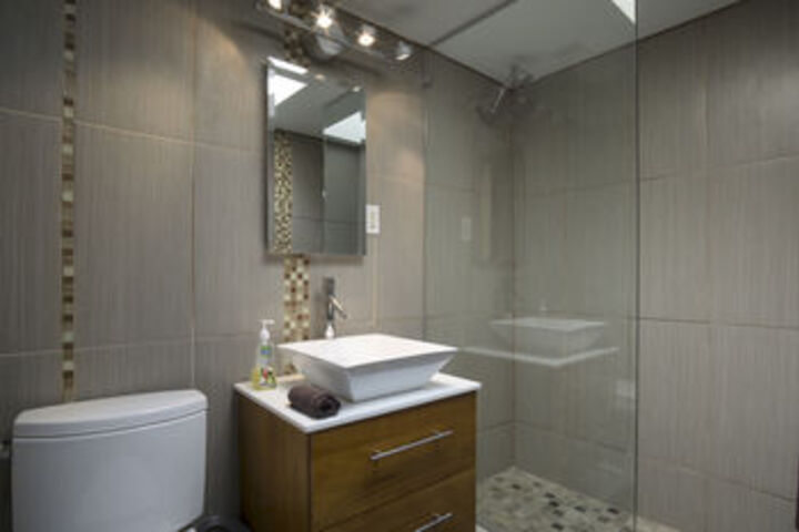Room 2 of 32