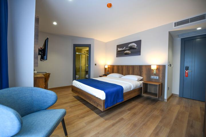Room 5 of 17