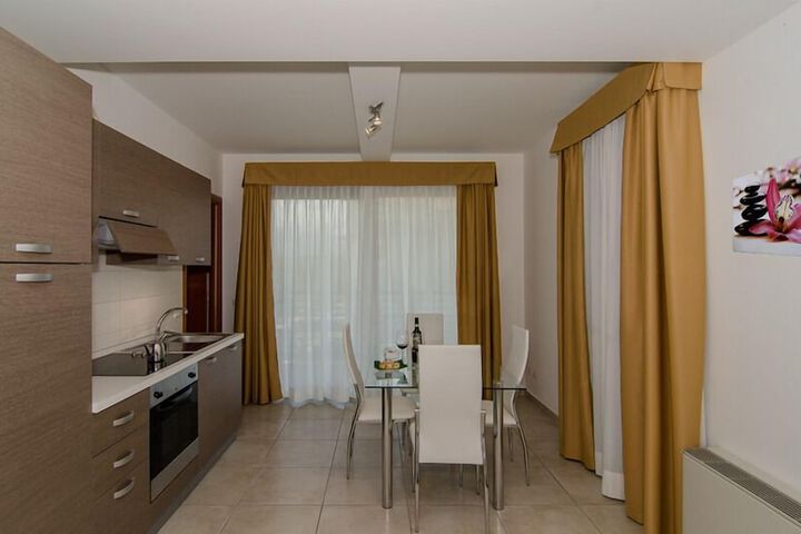 Room 15 of 40