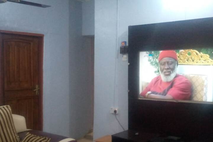 Room 4 of 8