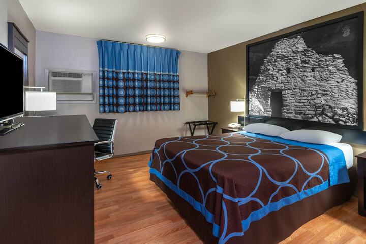 Room 12 of 32