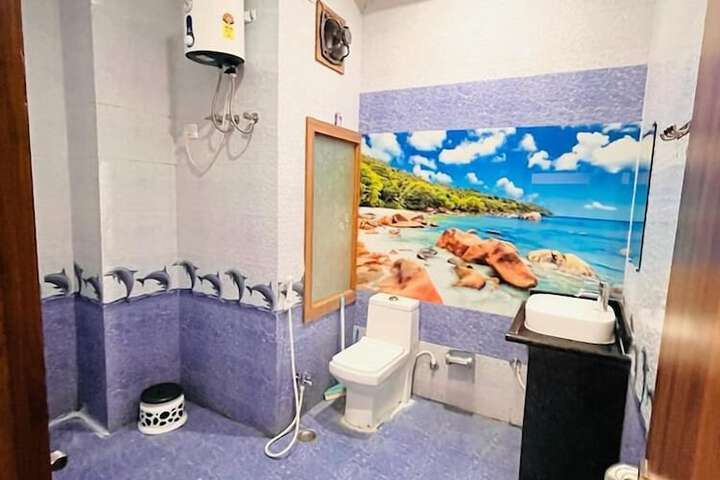 Room 9 of 11