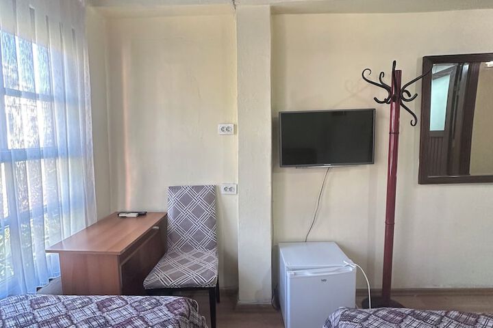 Room 6 of 35
