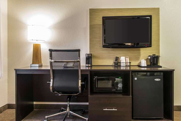 Guest room with microwave and refrigerator