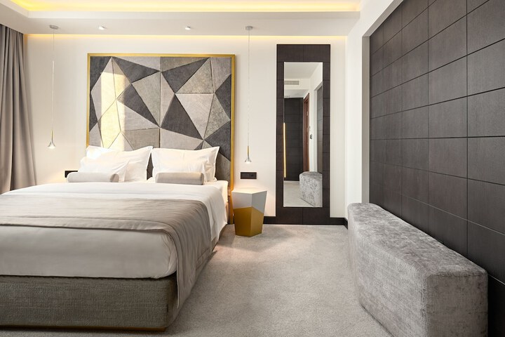 Room 6 of 56