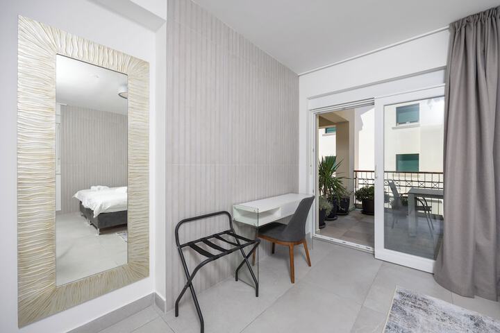 Room 32 of 169
