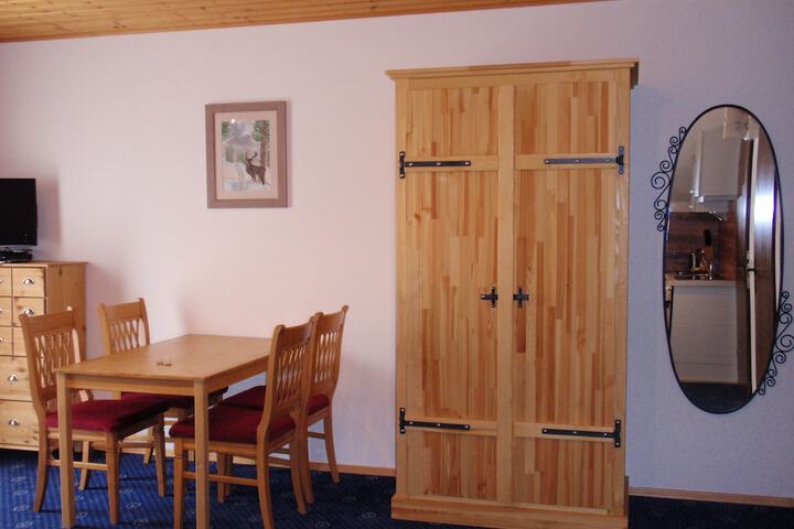 Room 10 of 28