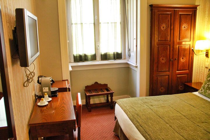 Room 28 of 48