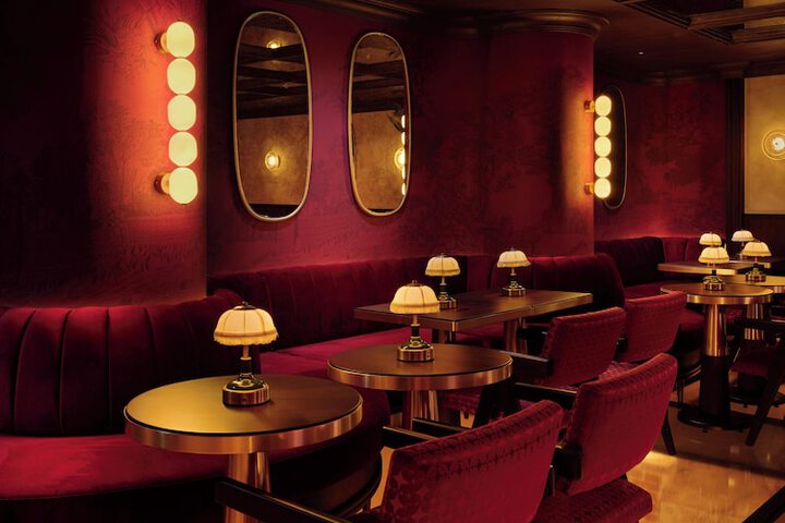 Lounge 52 of 63