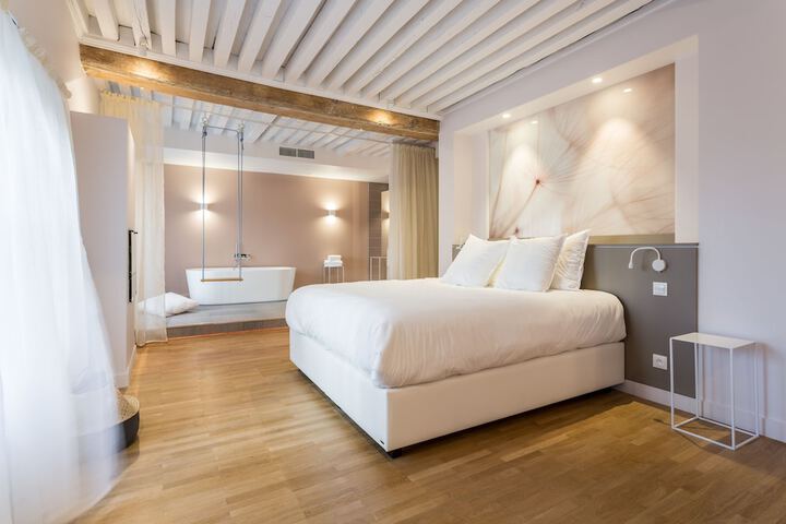 Room 12 of 780