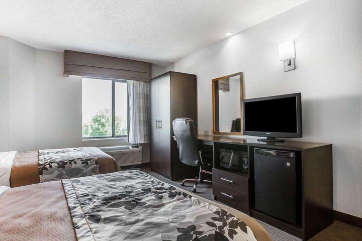 2 Double Beds (3 of 4)
