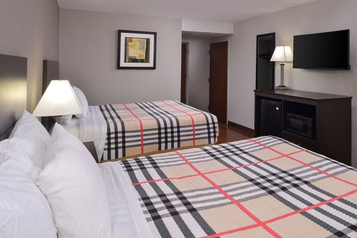 2 Queen Beds (4 of 5)