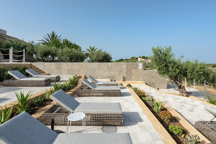 Sundeck 101 of 104