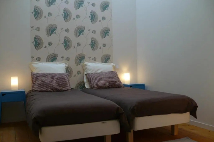 Room 2 of 10