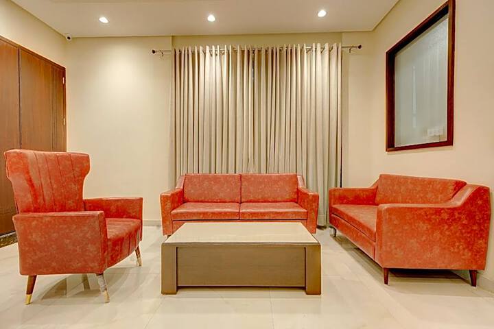 Super Collection O Ovel Hotel Grand